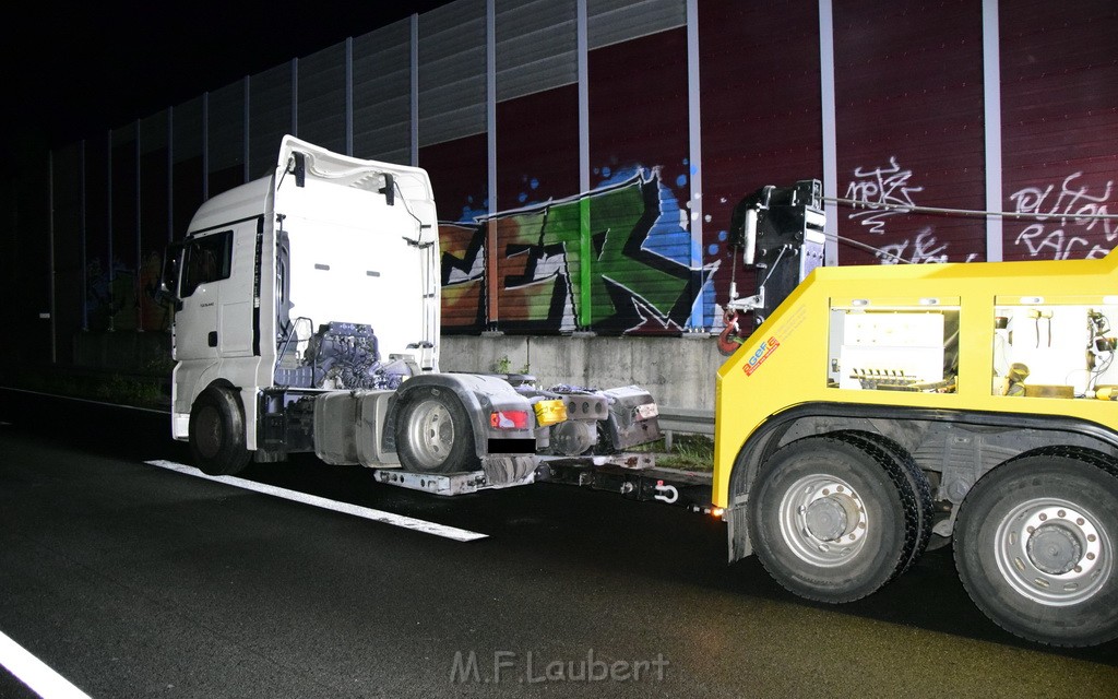 LKW Verfolgung A 3 Rich Oberhausen gestellt mit Nagelbrett Hoehe AS Koeln Dellbrueck P60.JPG - Miklos Laubert